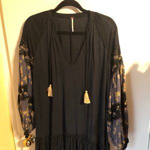 Free People fall / winter floral puff sleeve tunic with piping